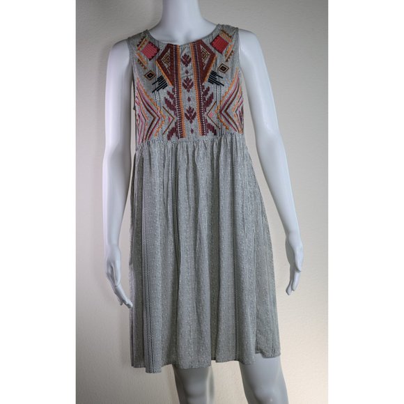 Grace & Lace: Aztec Embroidered Dress - Picture 6 of 12